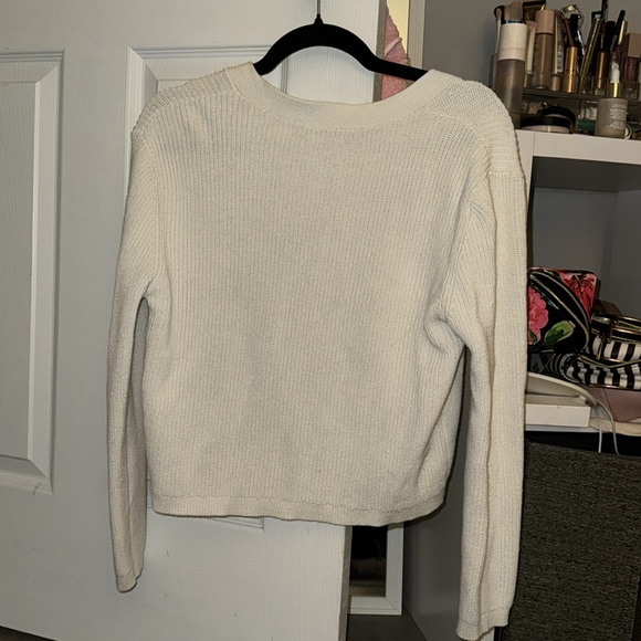 Cropped button up knit sweater. - Picture 5 of 5